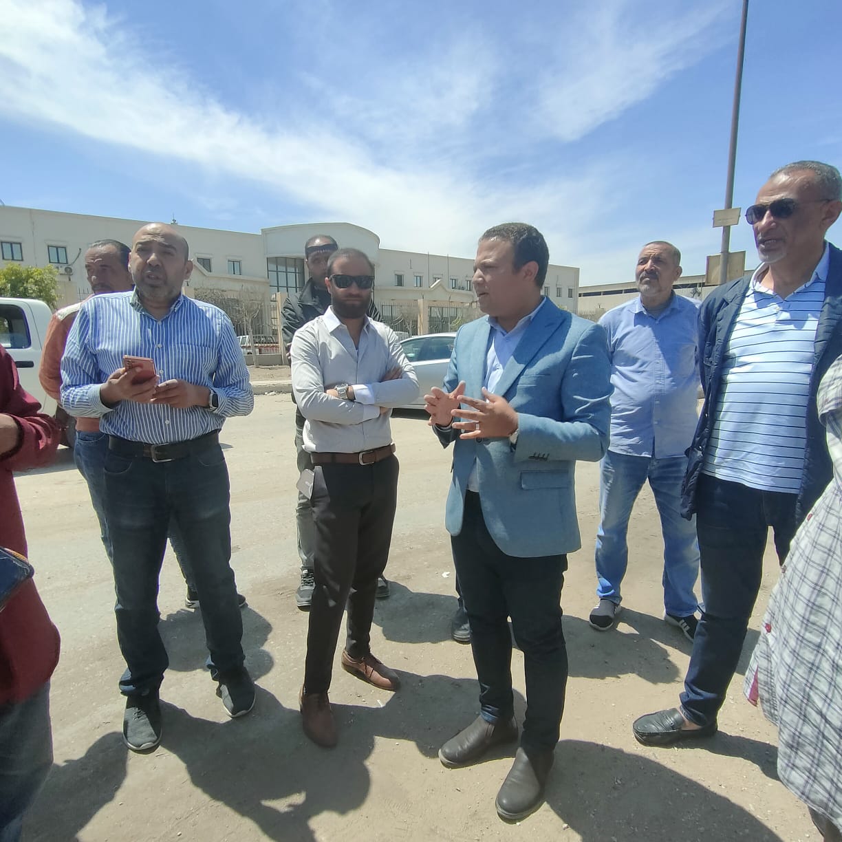 أحمد مكي نائب رئيس جهاز 6 أكتوبر يتابع أعمال النظافة والزراعة بالقطاعين الثاني والرابع أحمد مكي نائب رئيس جهاز 6 أكتوبر يتابع أعمال النظافة والزراعة بالقطاعين الثاني والرابع