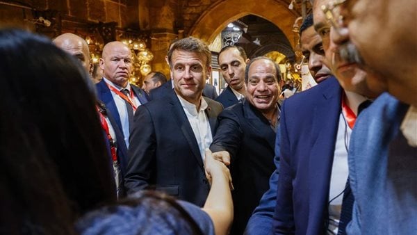 أحمد موسى: ماكرون بيتكلم كأنه اتولد هنا على أرض مصر أحمد موسى: ماكرون بيتكلم كأنه اتولد هنا على أرض مصر