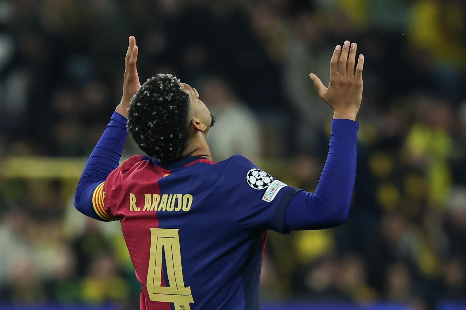 أراوخو يحتفل مع برشلونة.. ويخطف القلوب بعرض رومانسي أراوخو يحتفل مع برشلونة.. ويخطف القلوب بعرض رومانسي