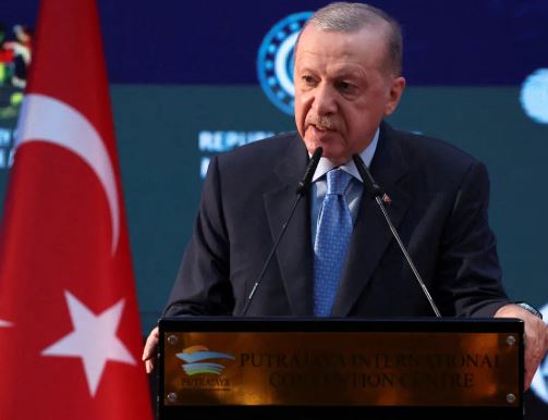 أردوغان يتهم المعارضة بمحاولة عرقلة تحقيق في فساد رئيس بلدية إسطنبول