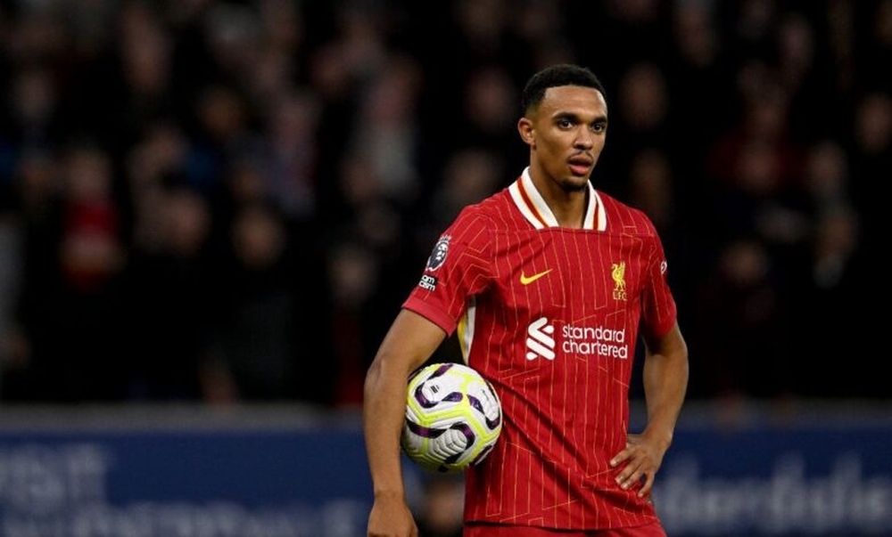 أرنولد يعود لتدريبات ليفربول بعد غيابه شهرًا بسبب الإصابة أرنولد يعود لتدريبات ليفربول بعد غيابه شهرًا بسبب الإصابة