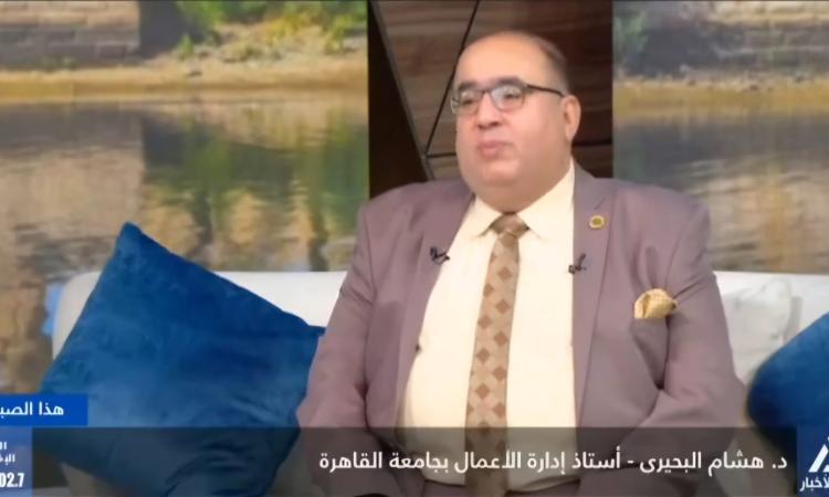أستاذ جامعي: مضمون سياسي واقتصادي لزيارة ماكرون لمصر
