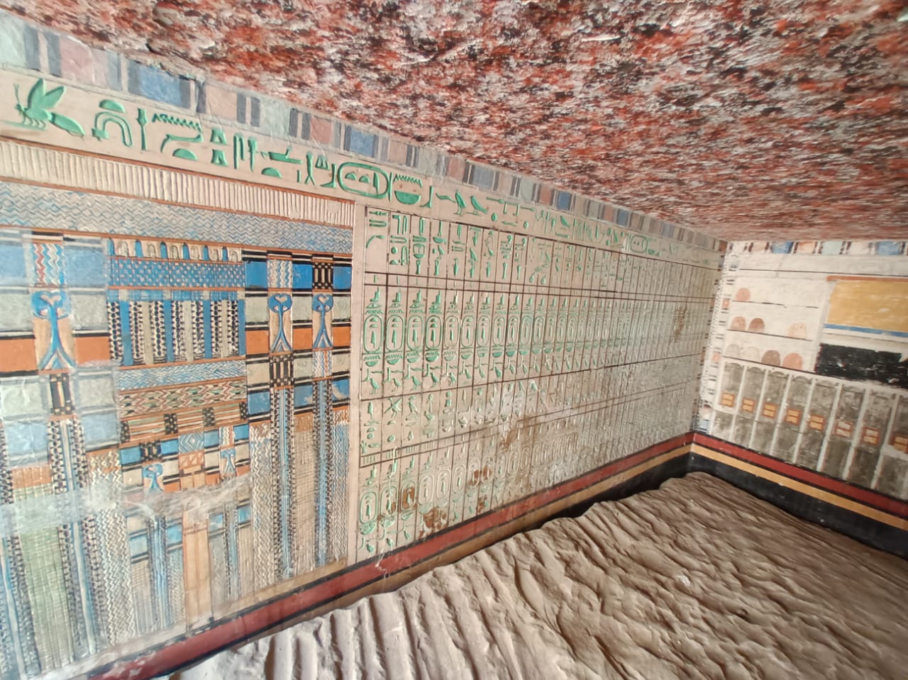 أسرار مقابر سقارة.. نقوش تكشف حياة كاهن الإلهة سركت ومعالج لدغات العقارب