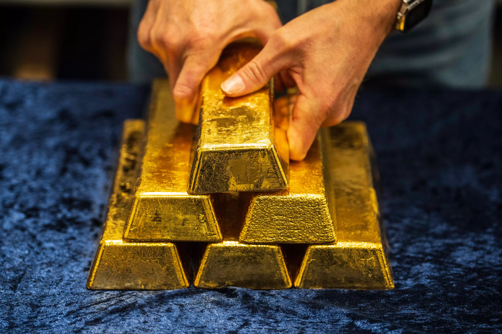 أسعار الذهب تسجل مستوى قياسي مع تراجع الدولار وتصاعد المخاوف الاقتصادية أسعار الذهب تسجل مستوى قياسي مع تراجع الدولار وتصاعد المخاوف الاقتصادية