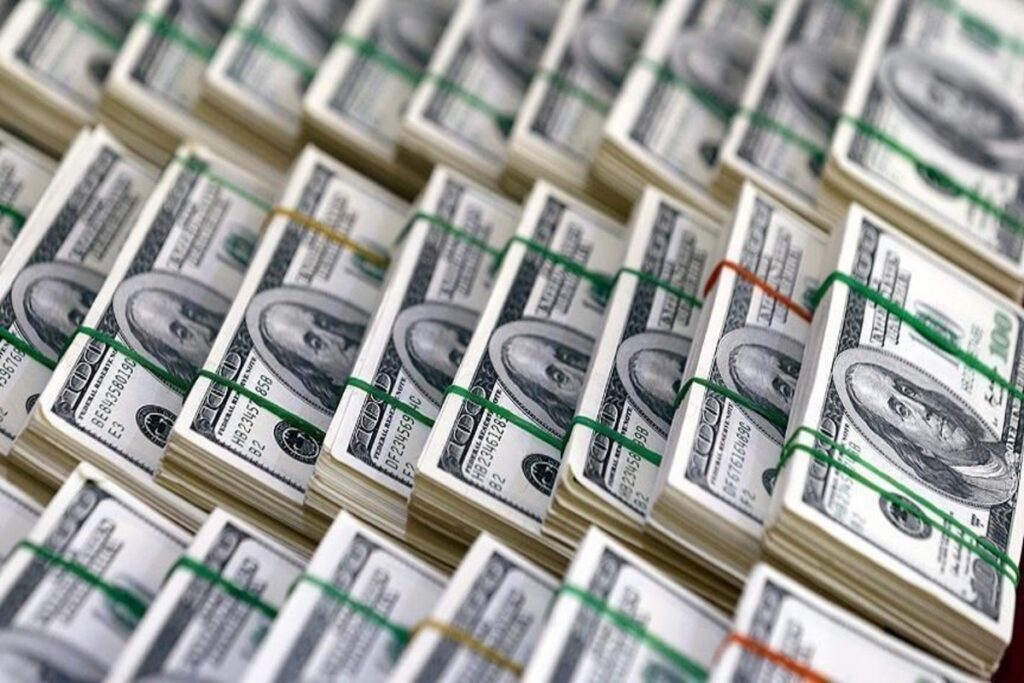 أسعار الذهب تعاود الارتفاع بـ 1% وسط توترات تجارية وتراجع الدولار
