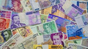 أسعار العملات اليوم الخميس: ارتفاع اليورو والجنيه الاسترليني والريال السعودي