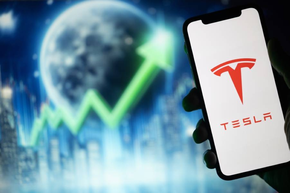 أسهم تسلا تقفز بأكثر من 6% بعد نتائج فصلية وتصريحات إيجابية أسهم تسلا تقفز بأكثر من 6% بعد نتائج فصلية وتصريحات إيجابية