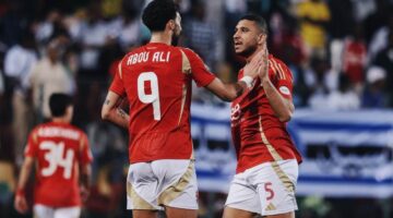 أشرف بن شرقي على رأس مقاعد بدلاء الأهلي أمام صن داونز في دوري أبطال أفريقيا