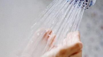 أطباء ينصحون بتجنب الاستحمام صباحا يسبب تهيج البشرة