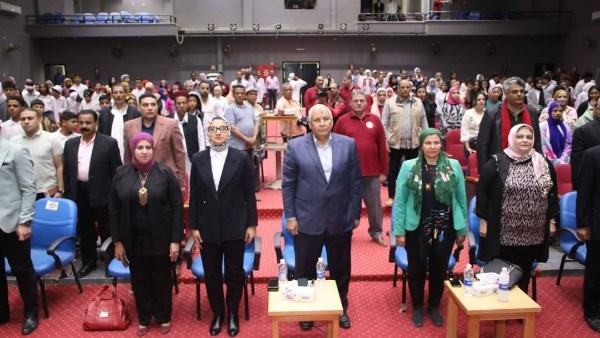 أطفال الحدود يلتفون حول راية الوطن في عرس ثقافي يبهج القلوب بالوادي الجديد أطفال الحدود يلتفون حول راية الوطن في عرس ثقافي يبهج القلوب بالوادي الجديد