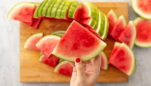 أغرب انفصال.. زوجة تطلب الخلع بسبب البطيخ