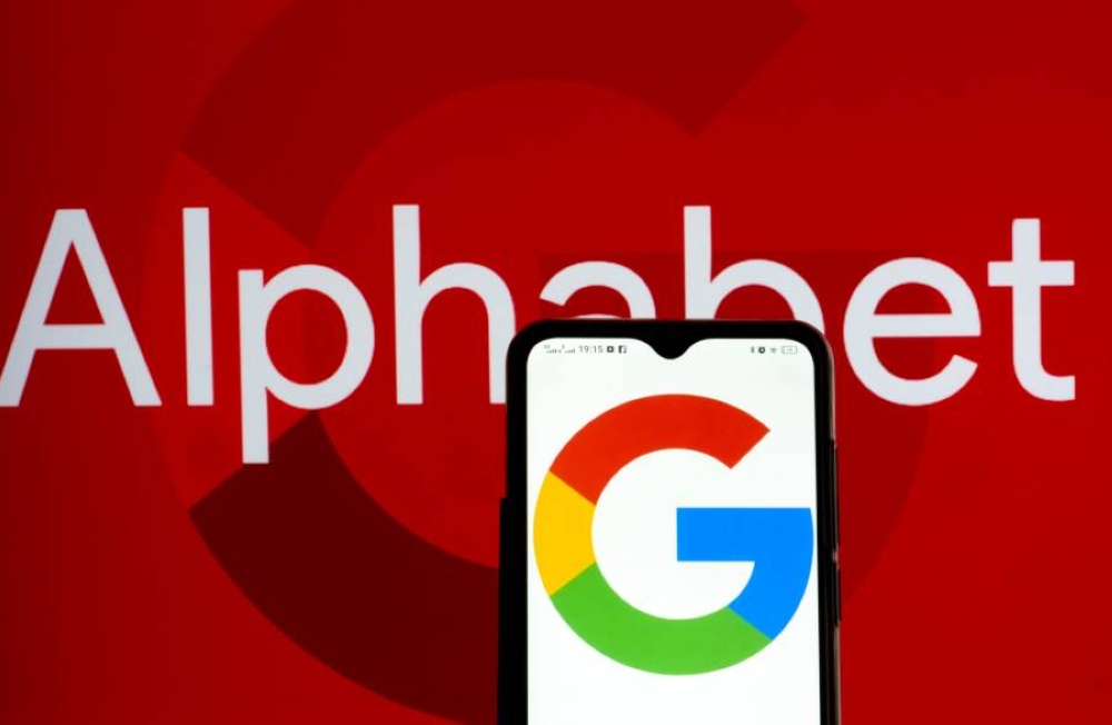 ألفابت تُبهر وول ستريت.. أرباح قياسية وإعادة شراء أسهم بـ70 مليار دولار
