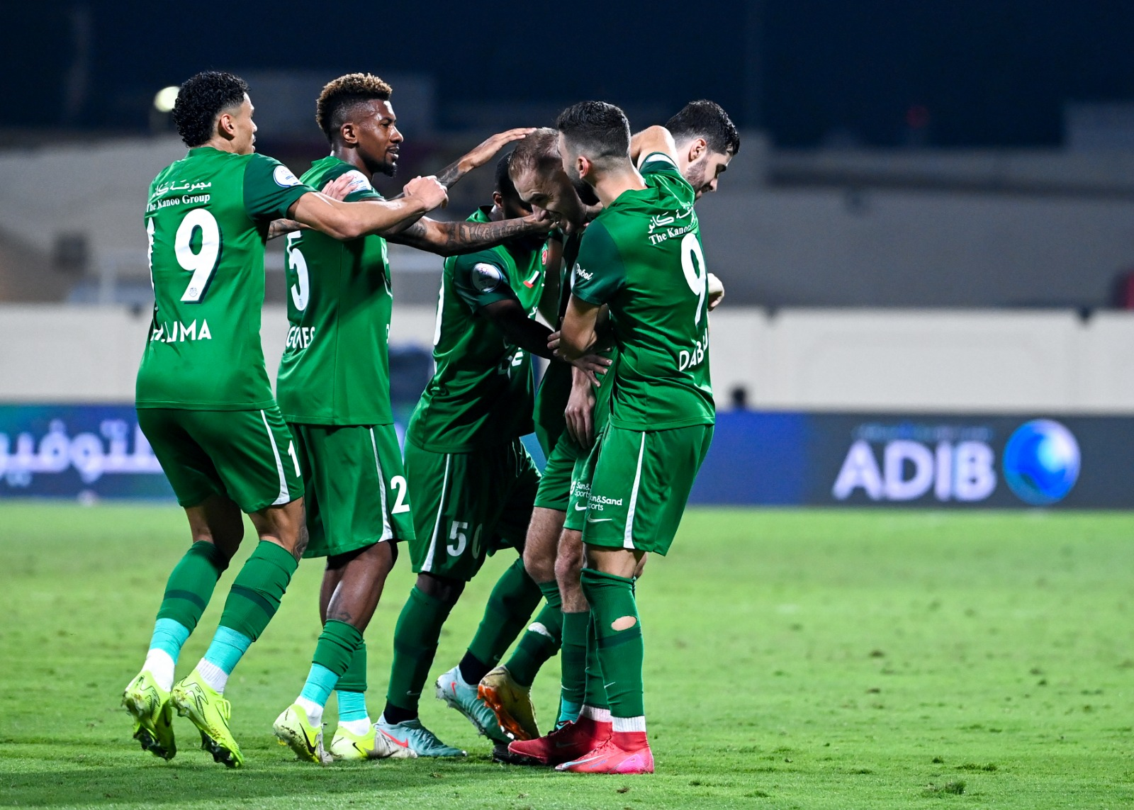 بعد تألقه اللافت.. نجم شباب الأهلي يخطف الأنظار بالدوري الإماراتي