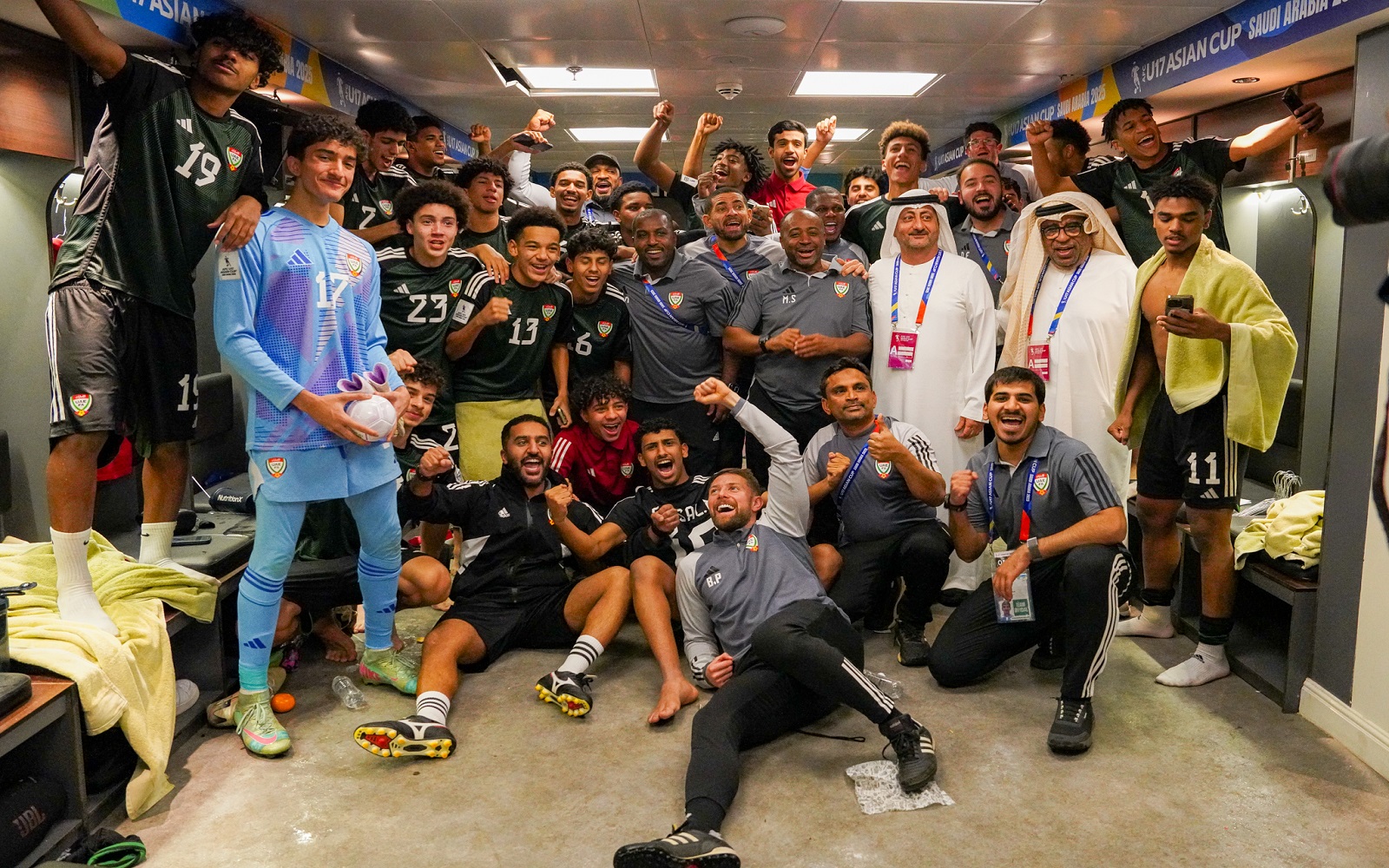 أول قرار رسمي من اتحاد الكرة الإماراتي بعد تأهل الأبيض إلى مونديال الناشئين أول قرار رسمي من اتحاد الكرة الإماراتي بعد تأهل الأبيض إلى مونديال الناشئين