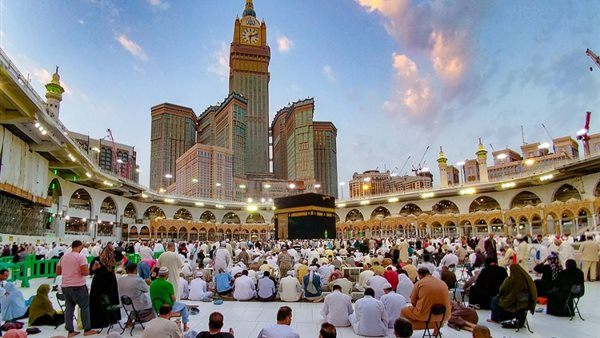 أيهما أولى بالحج الأم أم الزوجة؟.. أمين الفتوى يحسم الجدل أيهما أولى بالحج الأم أم الزوجة؟.. أمين الفتوى يحسم الجدل