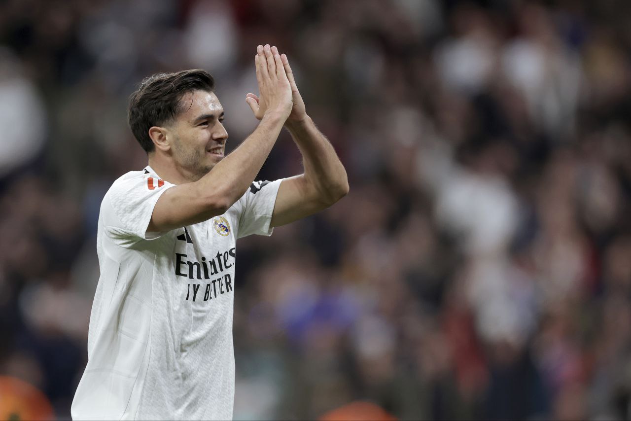 إبراهيم دياز يُحمس جماهير ريال مدريد قبل مباراة أرسنال إبراهيم دياز يُحمس جماهير ريال مدريد قبل مباراة أرسنال