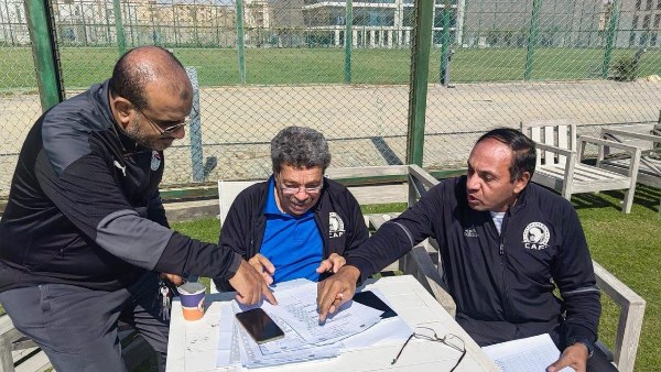 إدارة المدربين باتحاد الكرة تجري اختبارات عملية لمدربي الرخصة “A4” إدارة المدربين باتحاد الكرة تجري اختبارات عملية لمدربي الرخصة “A4”