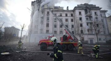 إصابة 20 شخصا على الأقل في هجوم بطائرات مسيرة روسية على مدن أوكرانية