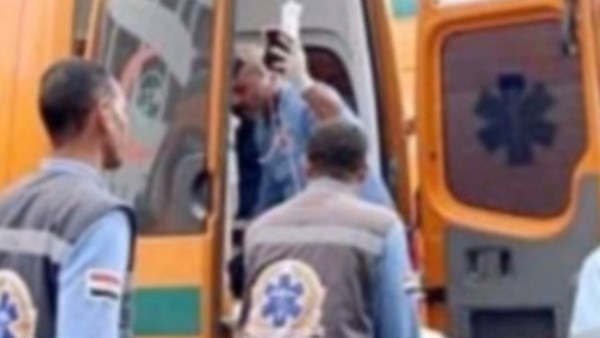إصابة 3 أشخاص فى حادث تصادم سيارتين بطريق أسوان / القاهرة