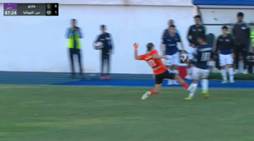 إصابة مروعة لنجم المنتخب الجزائري بالدوري المصري (فيديو)