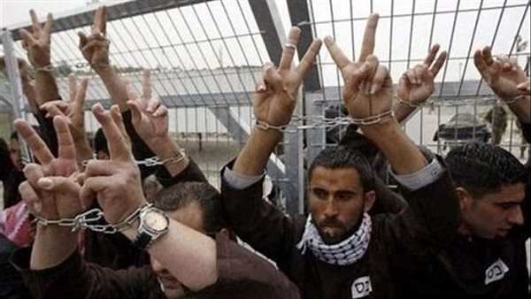 إعلام الأسرى: الاحتلال يعتقل 40 فلسطينيًا من مناطق متفرقة بالضفة الغربية والقدس إعلام الأسرى: الاحتلال يعتقل 40 فلسطينيًا من مناطق متفرقة بالضفة الغربية والقدس