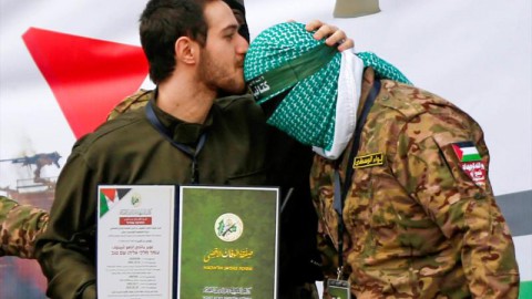 إعلام عبري يكشف تفاصيل جديدة حول مفاوضات وقف إطلاق النار في غزة.. انفراجه مفاجئة واتفاق جديد يقترب إعلام عبري يكشف تفاصيل جديدة حول مفاوضات وقف إطلاق النار في غزة.. انفراجه مفاجئة واتفاق جديد يقترب