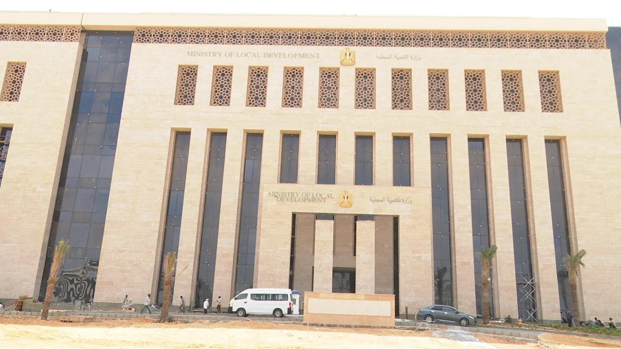 إقالة سكرتير عام محافظة سوهاج بعد مشادة أمام الجميع.. القصة الكاملة إقالة سكرتير عام محافظة سوهاج بعد مشادة أمام الجميع.. القصة الكاملة
