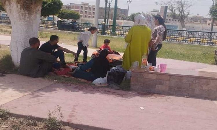 إقبال كبير علي الحدائق والمنتزهات للاحتفال بشم النسيم في المنيا إقبال كبير علي الحدائق والمنتزهات للاحتفال بشم النسيم في المنيا