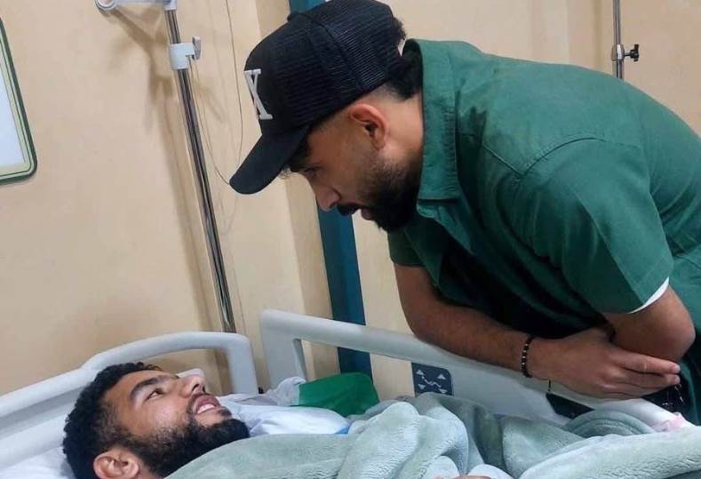 إمام عاشور والشحات وعطية يزورون قندوسي بعد تعرضه لإصابة خطيرة “صور” إمام عاشور والشحات وعطية يزورون قندوسي بعد تعرضه لإصابة خطيرة “صور”