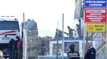 إيطاليا: وزير الداخلية يبرر استخدام العصابات لتركيب المهاجرين في ألبانيا