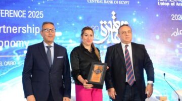 اتحاد المصارف العربية يكرم بنك نكست.. وريهام دياب تتسلم التكريم