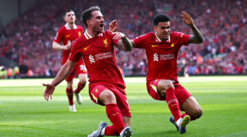 احتفالات لاعبي ليفربول بعد التتويج بلقب الدوري الإنجليزي الـ20