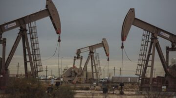 ارتداد أسعار النفط وسط مخاوف بشأن الطلب والرسوم الجمركية