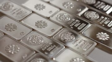 ارتفاع أسعار الذهب يعزز من الطلب على الفضة