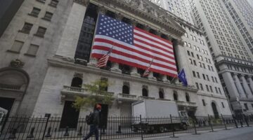 ارتفاع احتمالات الركود في الاقتصاد الأمريكي إلى 45% بسبب التوترات التجارية