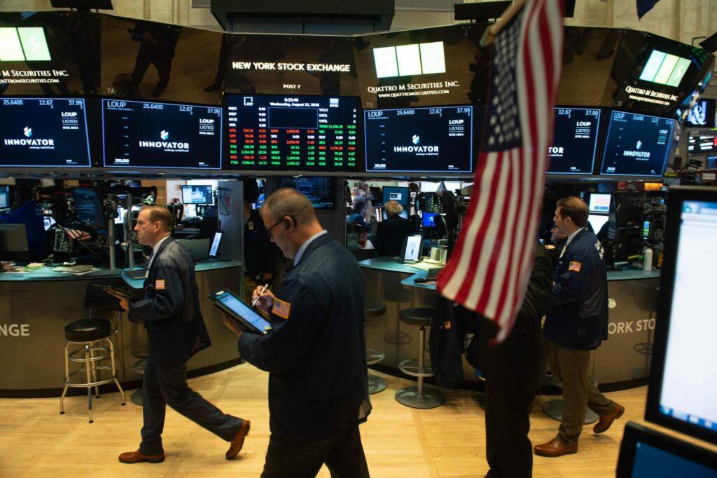 الأسهم الأمريكية تعزز مكاسبها عقب الإعلان عن اتفاق تجاري مع المملكة المتحدة الأسهم الأمريكية تعزز مكاسبها عقب الإعلان عن اتفاق تجاري مع المملكة المتحدة
