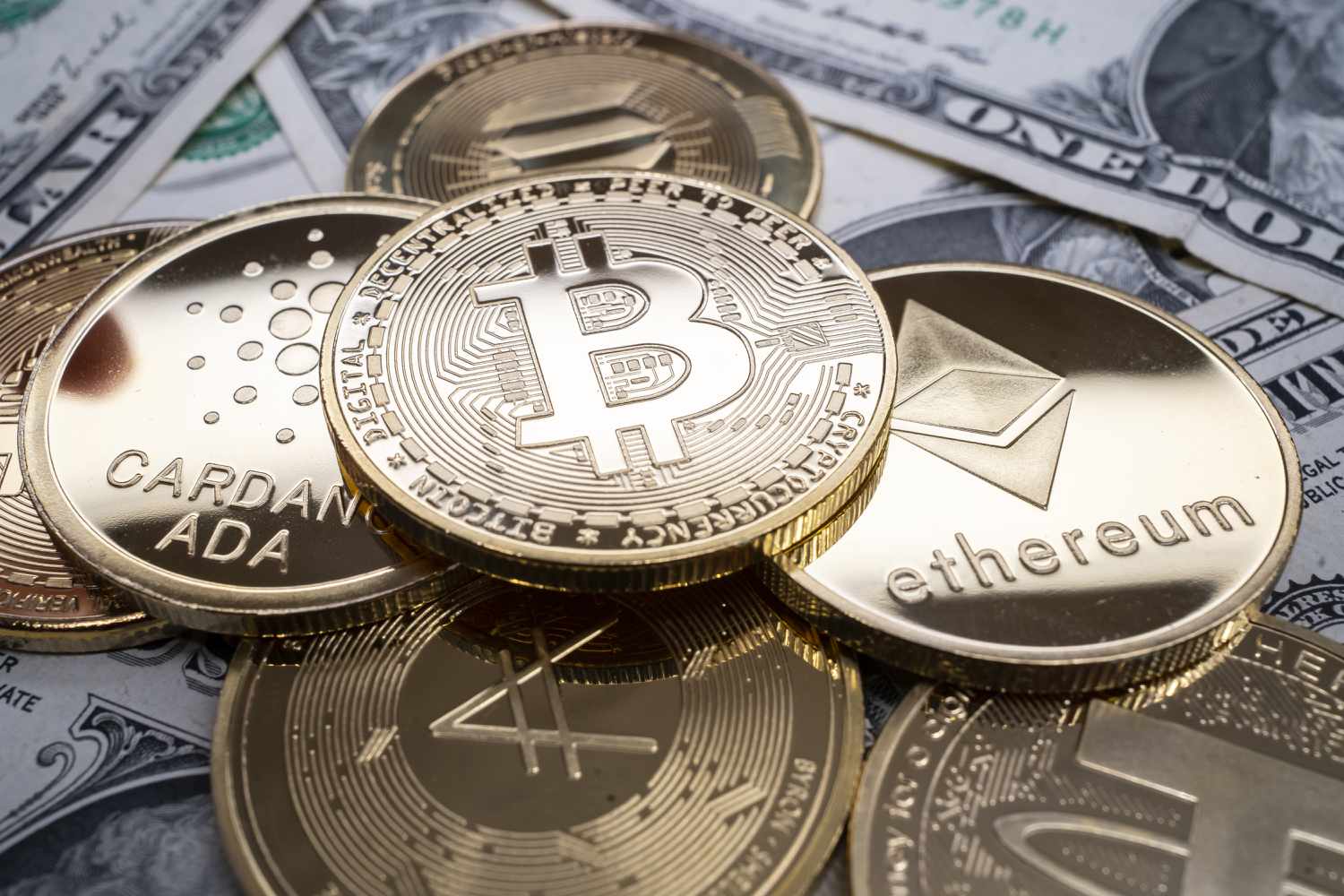 ارتفاع قيمة أسهم كوين باس بعد الدخول في مؤشر S&P 500 بالرغم من مخاطر الاختراق والتحقيقات.