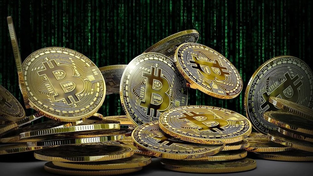 ارتفاعُ العملة المشفّرة “بتكوين” بدعم من مشتريات شركة “ستراتيجي”