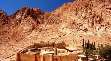 سانت كاترين مدينة خضراء.. الاستعانة بمركبات نقل عام كهربائية و11 كم مسارات