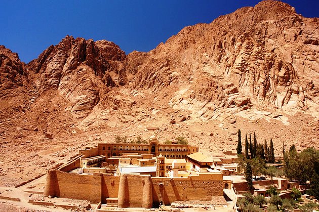 سانت كاترين مدينة خضراء.. الاستعانة بمركبات نقل عام كهربائية و11 كم مسارات سانت كاترين مدينة خضراء.. الاستعانة بمركبات نقل عام كهربائية و11 كم مسارات