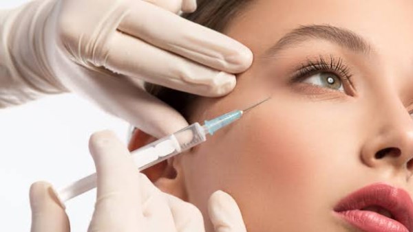 استشاري أمراض جلدية تحذر من الجمال الاصطناعي استشاري أمراض جلدية تحذر من الجمال الاصطناعي