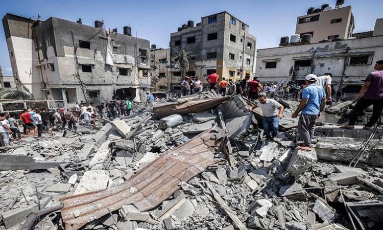 استشهاد 4 فلسطينيين وإصابة آخرين في قصف الاحتلال حي الشجاعية استشهاد 4 فلسطينيين وإصابة آخرين في قصف الاحتلال حي الشجاعية