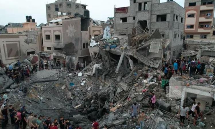 استشهاد 5 فلسطينيين وإصابة آخرين في قصف الاحتلال لمنزل شرق خان يونس