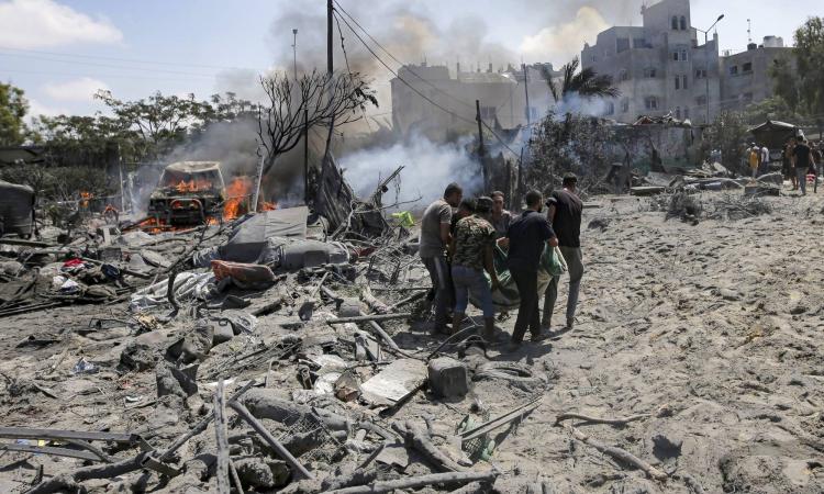 استشهاد وإصابة عدد من الفلسطينيين في قصف للاحتلال الإسرائيلي جنوب غزة استشهاد وإصابة عدد من الفلسطينيين في قصف للاحتلال الإسرائيلي جنوب غزة