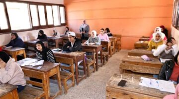 استعدادًا للامتحانات..التعليم توزع نماذج بوكليت الدراسات  لطلاب الإعدادية