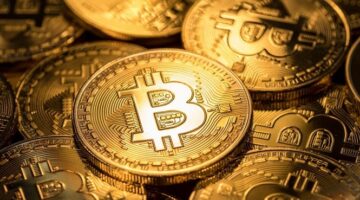 البيتكوين تخترق حاجز 100 ألف دولار مدعومة بالتفاؤل التجاري العالمي