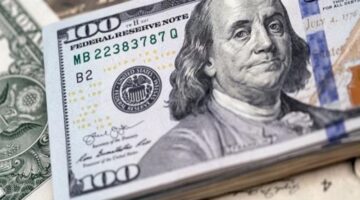استقرار الدولار أمام الجنيه في مستهل تعاملات الأسبوع