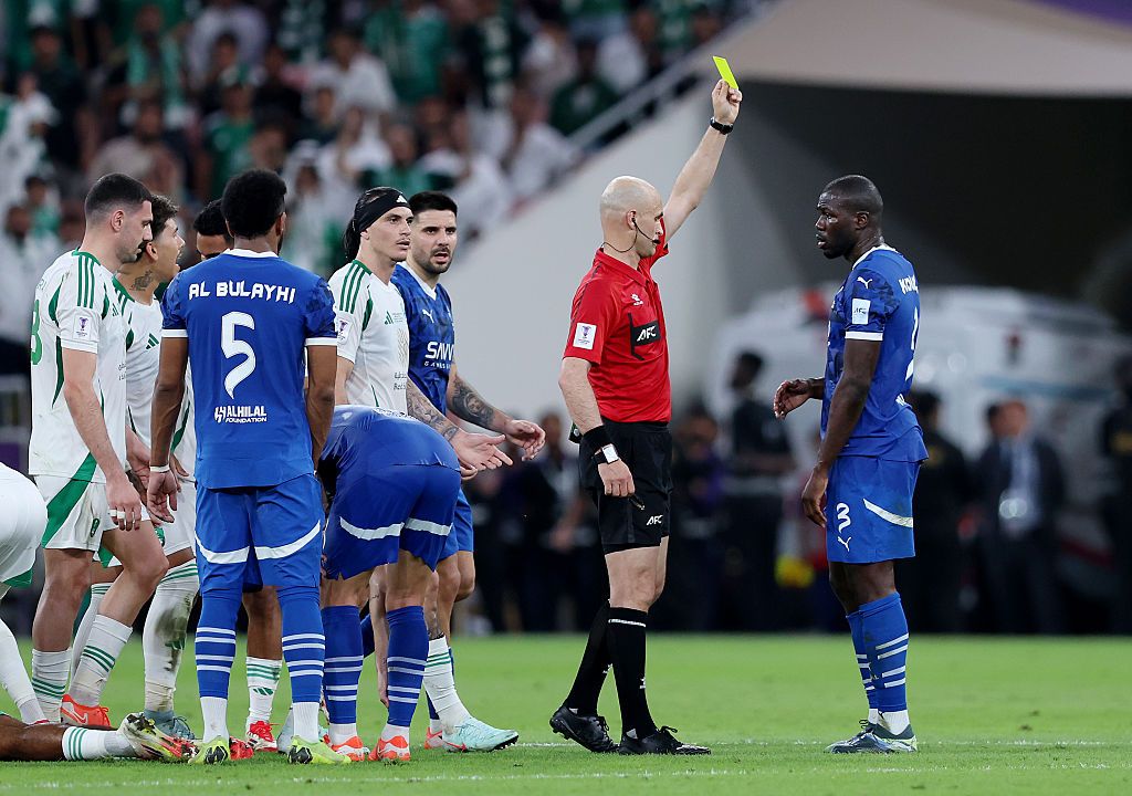 اشتباكات وإنذارات.. كلاسيكو الهلال والأهلي على صفيح ساخن اشتباكات وإنذارات.. كلاسيكو الهلال والأهلي على صفيح ساخن
