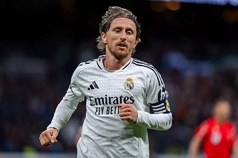 الظهور العرضي للقائد مودريتش: تشكيلة ريال مدريد مواجهة سوسيداد في الليغا