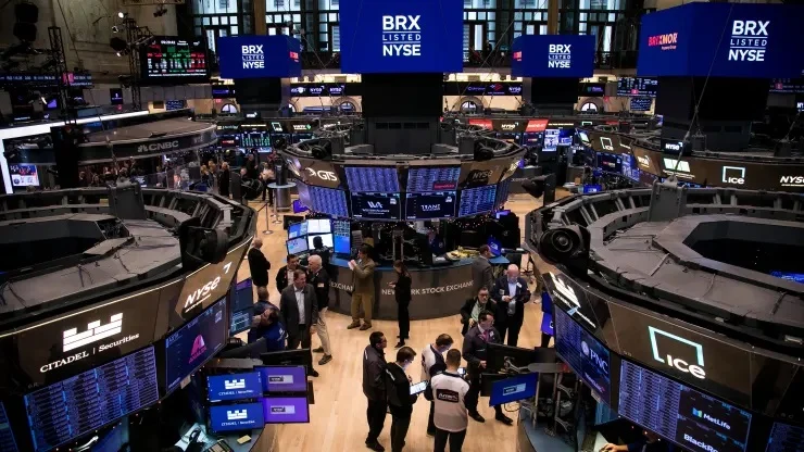 الأسهم الأمريكية ترتفع لليوم الثالث مع ترقب تهدئة الحرب التجارية الأسهم الأمريكية ترتفع لليوم الثالث مع ترقب تهدئة الحرب التجارية